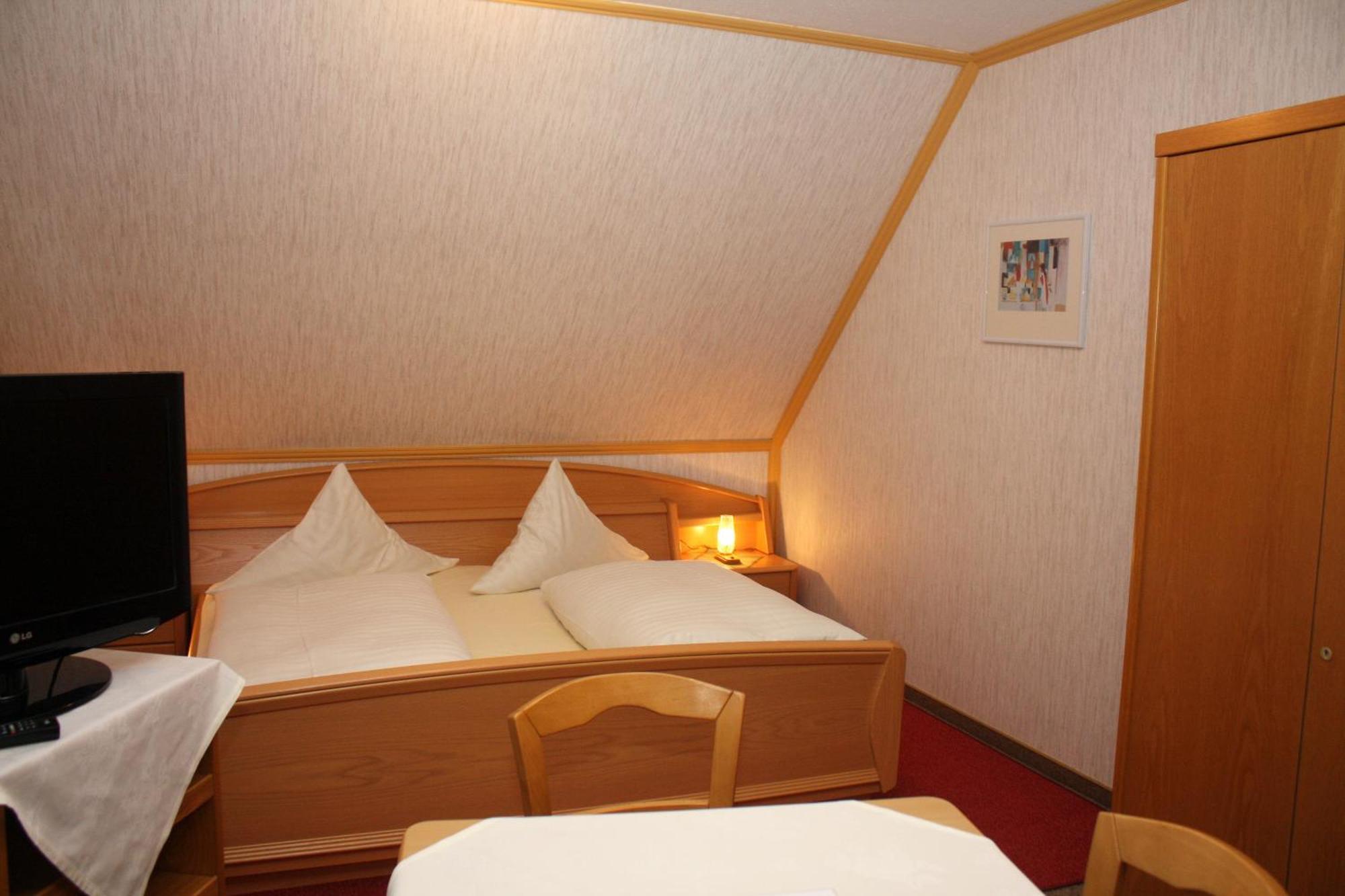 Hotel Drei Kronen Бургунштадт Экстерьер фото