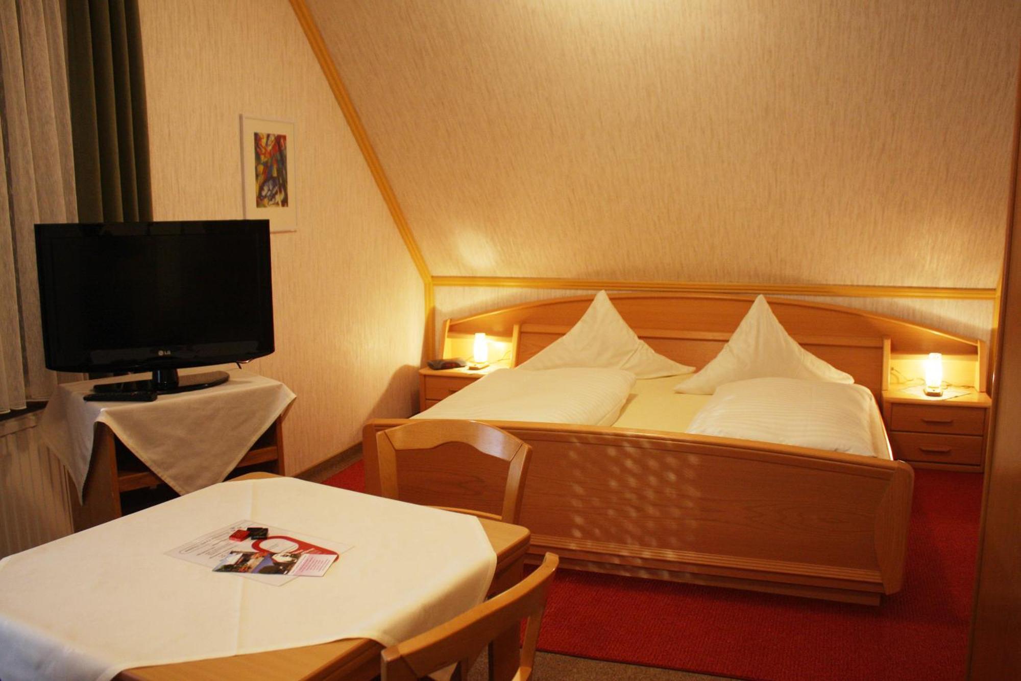 Hotel Drei Kronen Бургунштадт Экстерьер фото