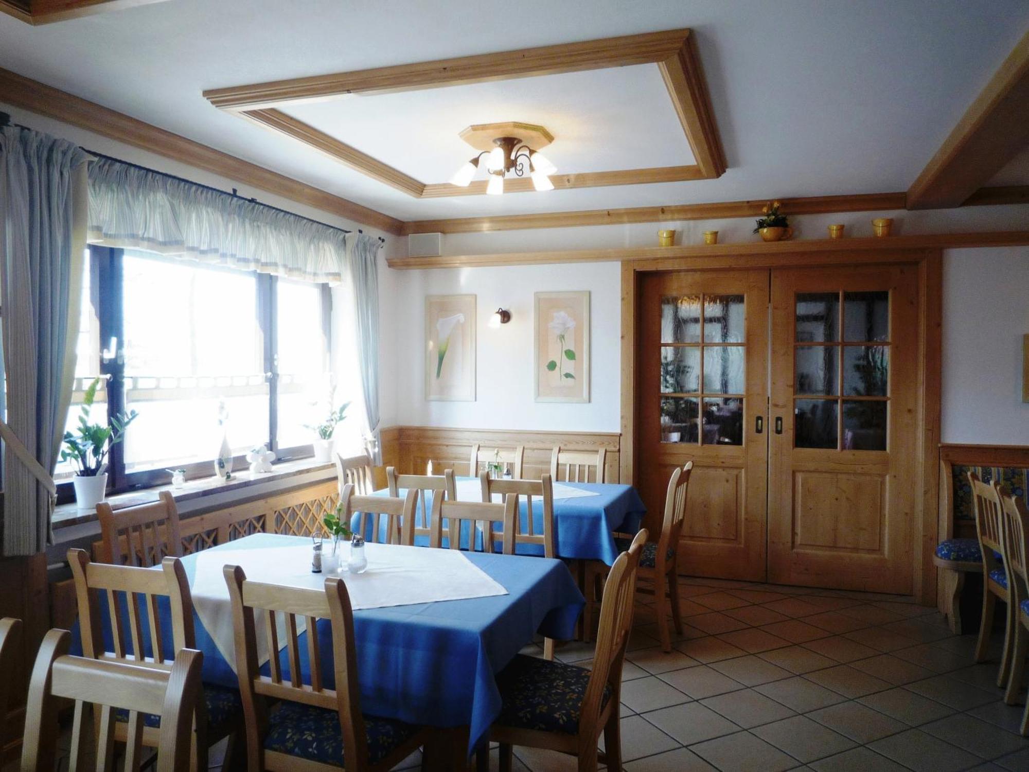 Hotel Drei Kronen Бургунштадт Экстерьер фото